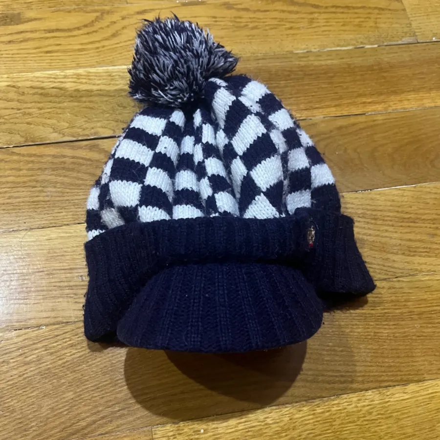 کلاه بافت لبه دار