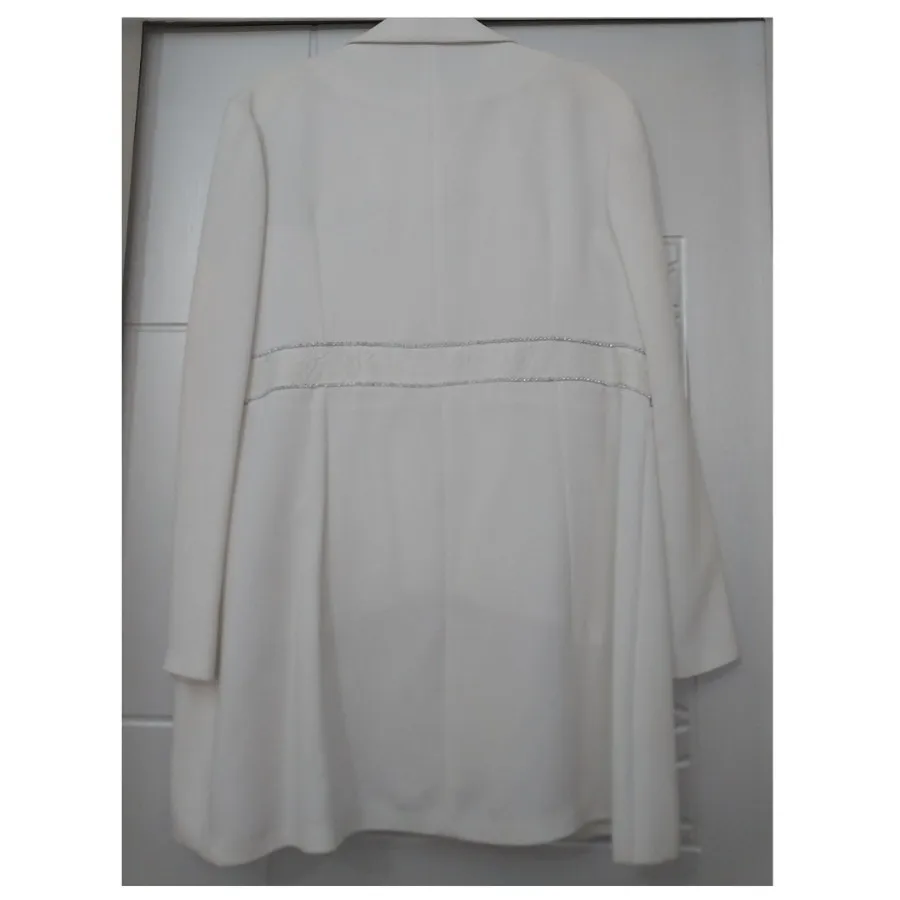 کت و شلوار و تاپ سفید