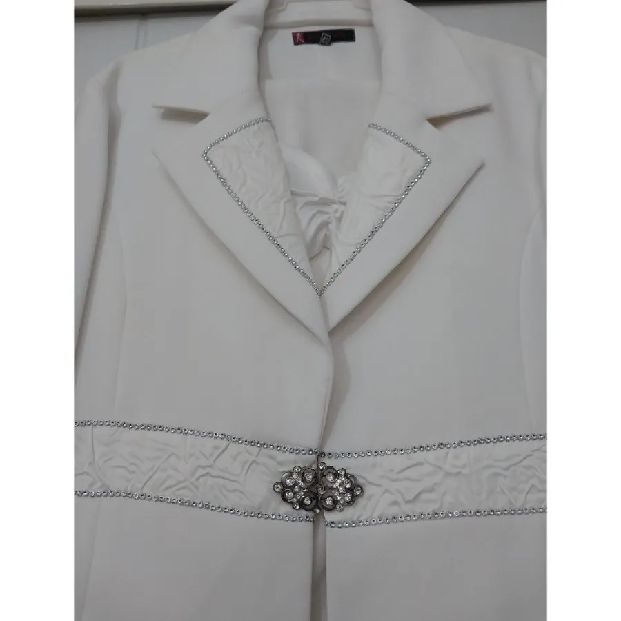 کت و شلوار و تاپ سفید