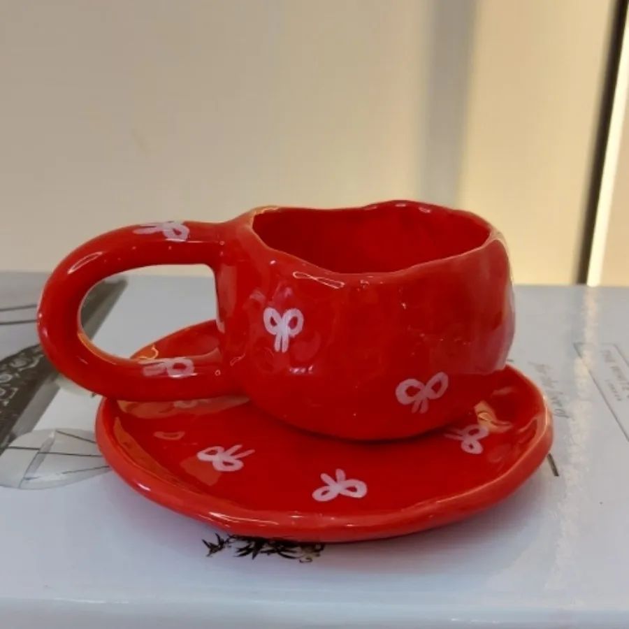 فنجان و زیر‌فنجانی پاپیون