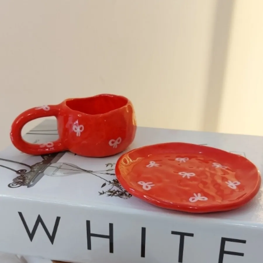 فنجان و زیر‌فنجانی پاپیون