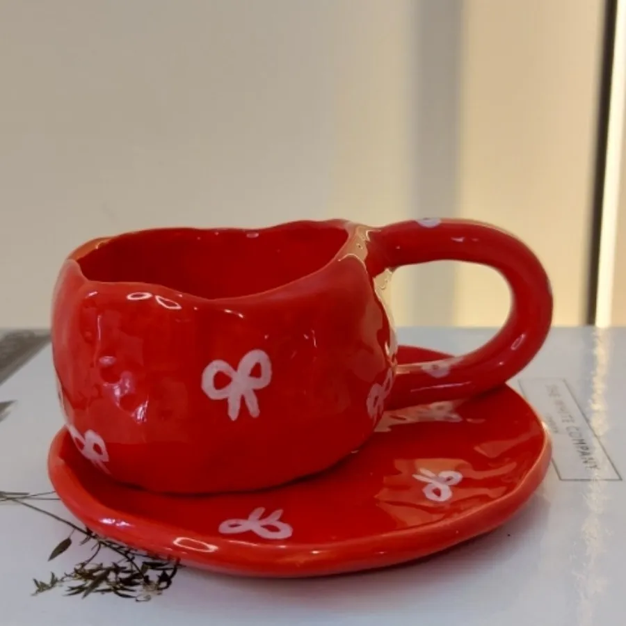 فنجان و زیر‌فنجانی پاپیون