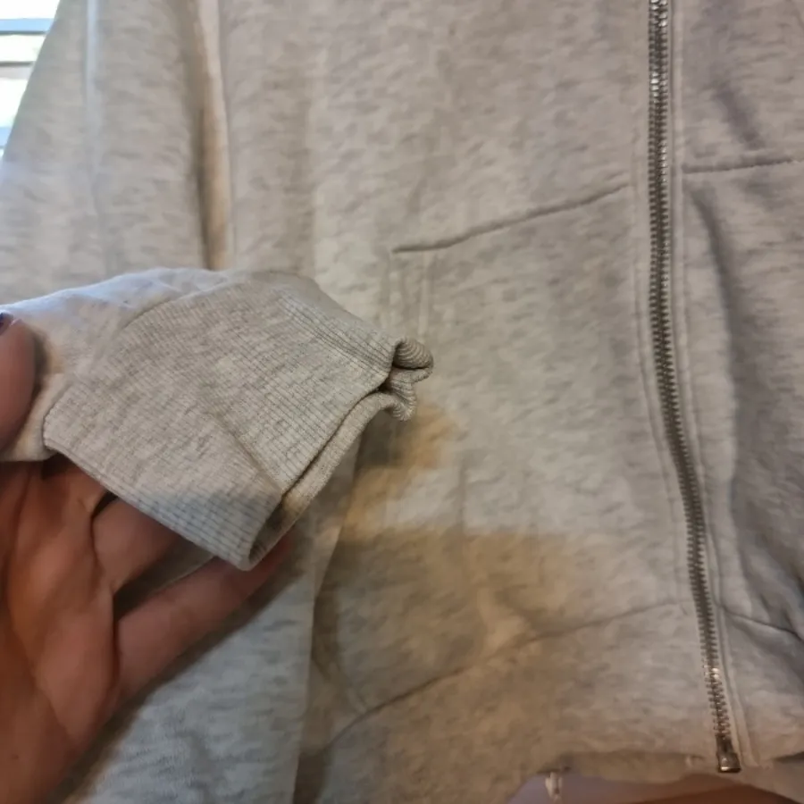 سوییشرت کراپ اچ اند ام