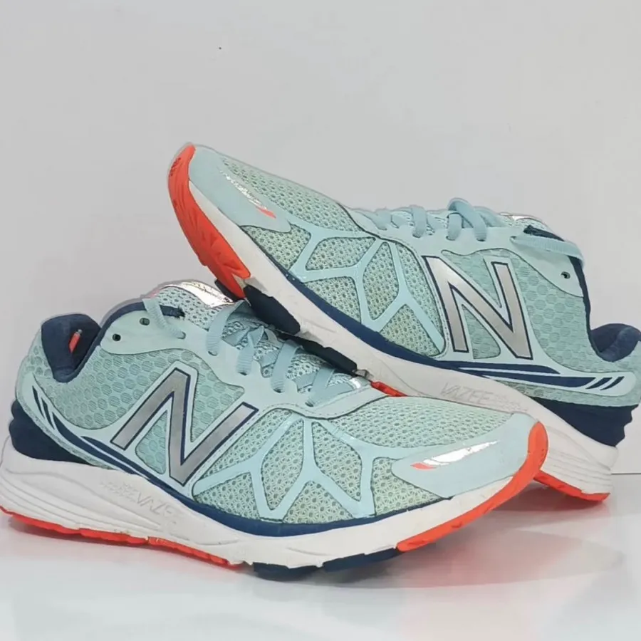 کتونی new balance