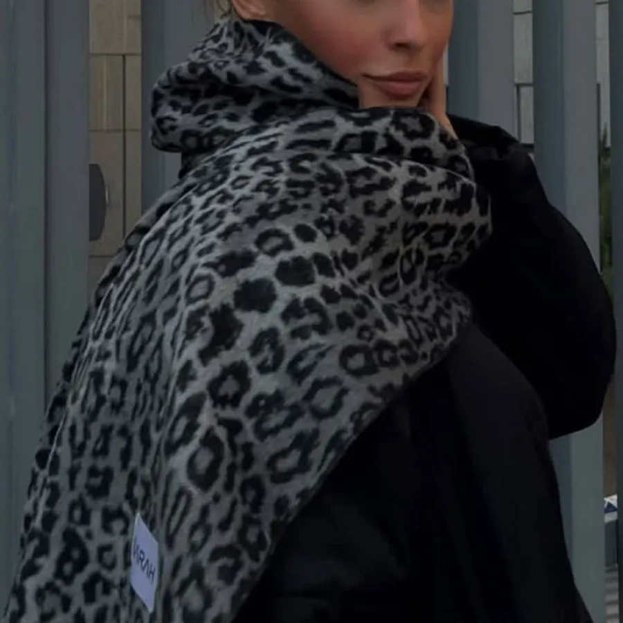 شال گردن پلنگی