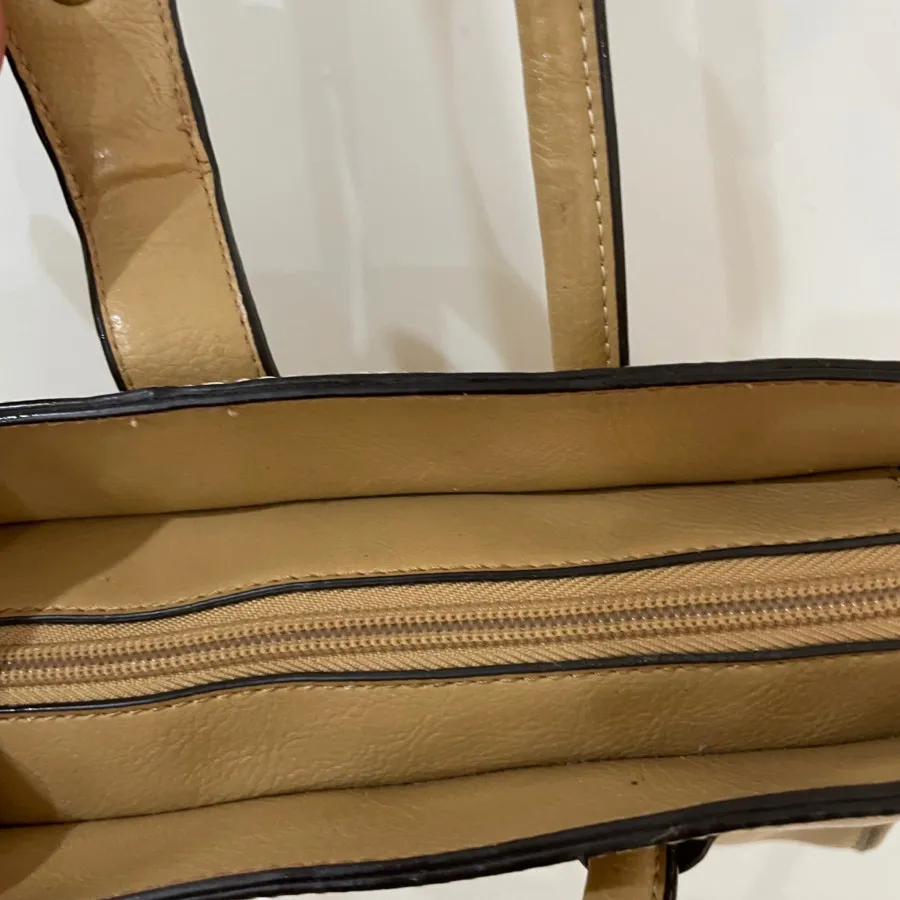 کیف چرم خارجی کرم