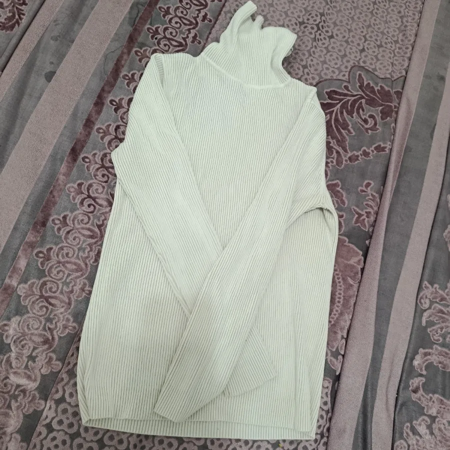 یقه اسکی سفید ترک