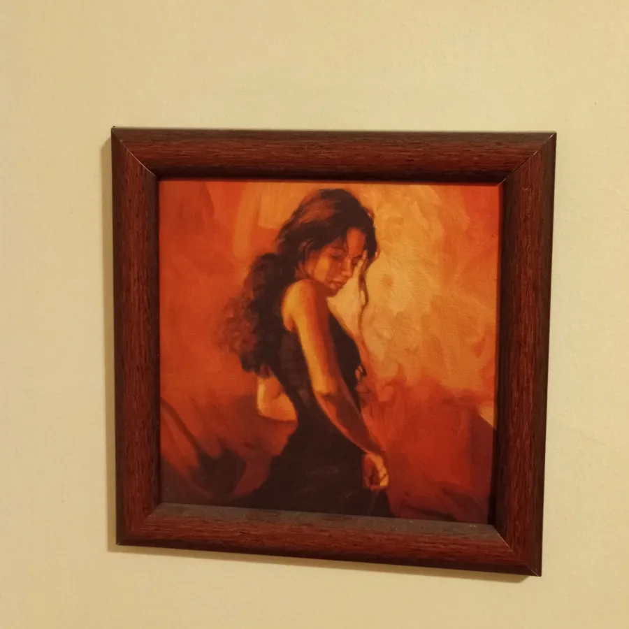 تابلوی دختر تنها