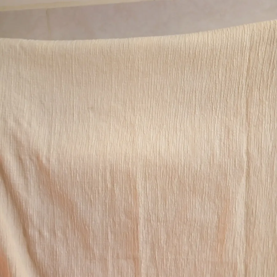 شال کرم رنگ