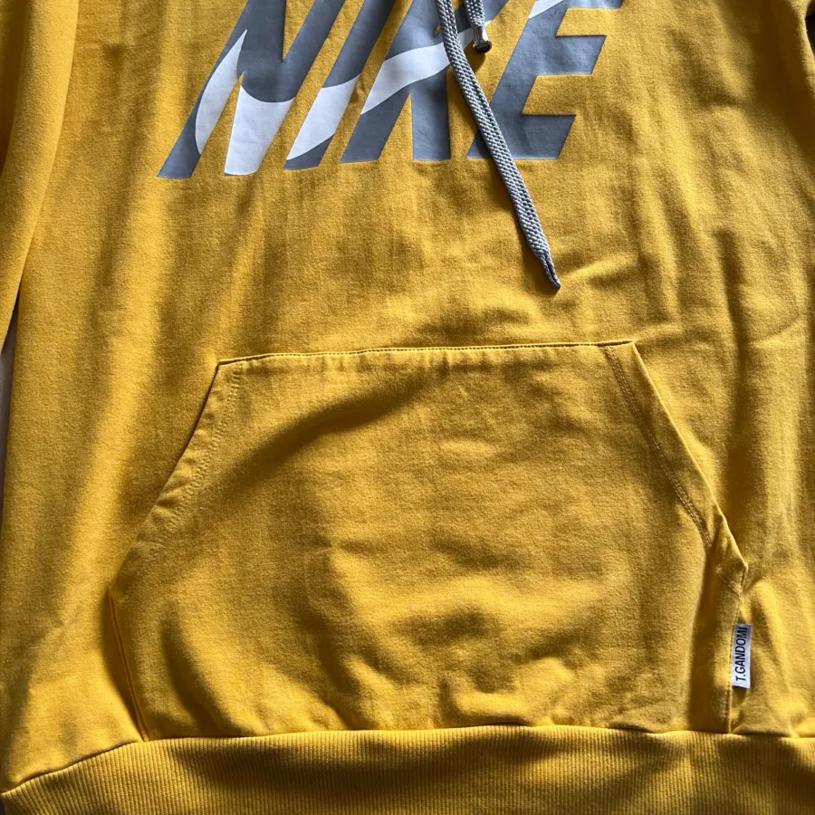 هودی کلاه دار