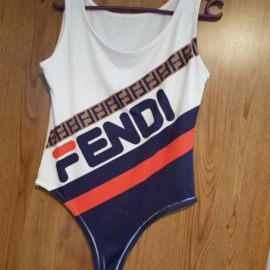 مایو برند کاملا خارجی