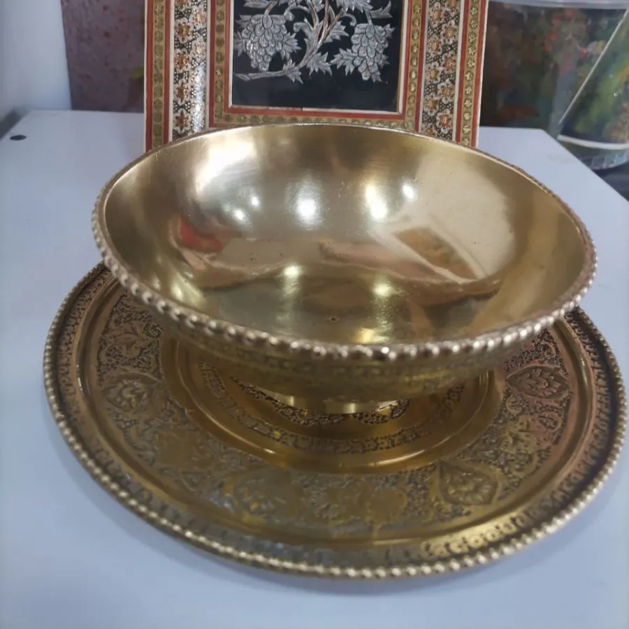 کاسه و بشقاب برنجی