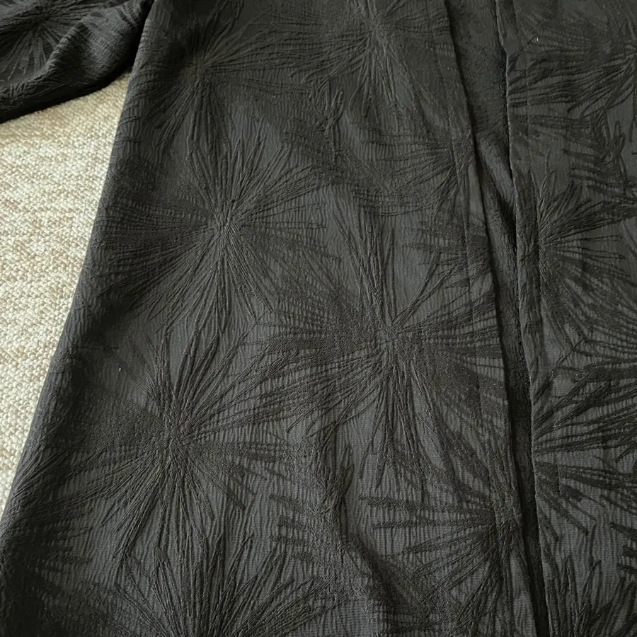 مانتو جلو باز