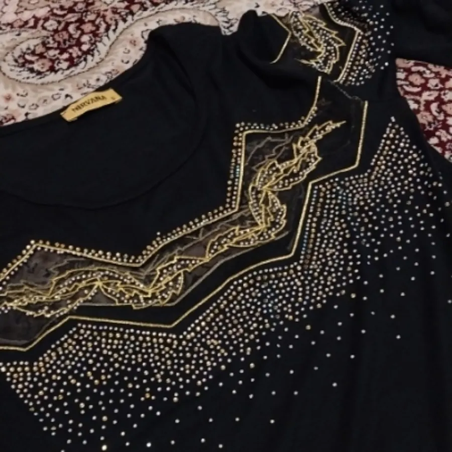 بلوز نگین دار یقه تور