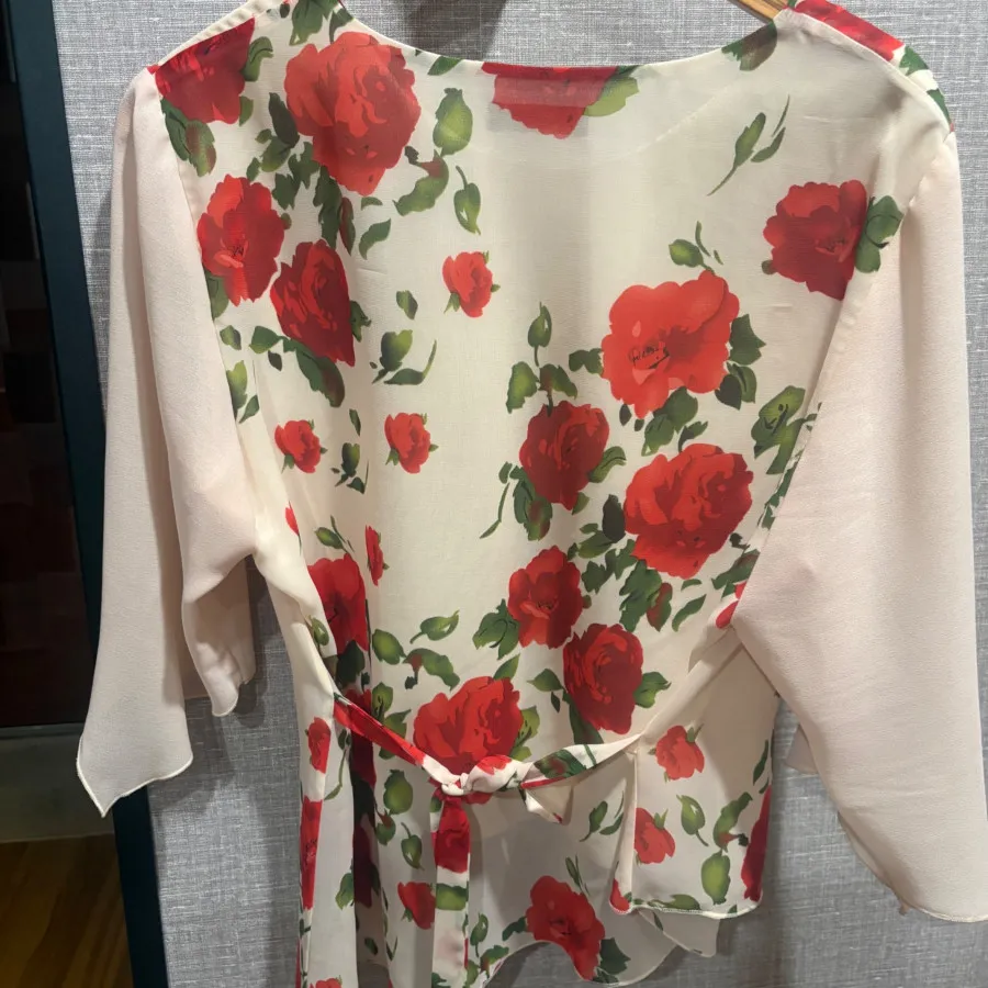 شومیز کرم گلدار