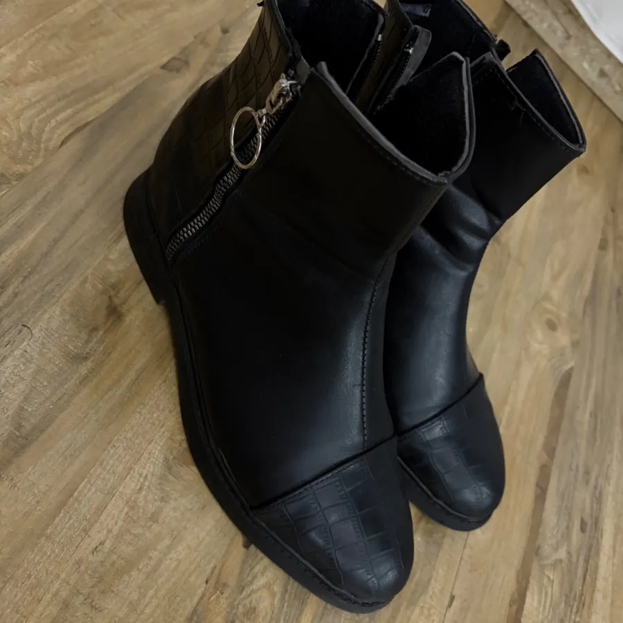 نیم بوت زیپدار