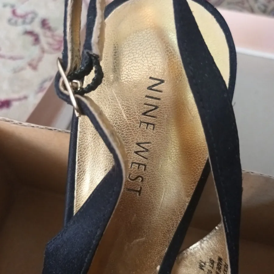 کفش ناین وست آمریکا