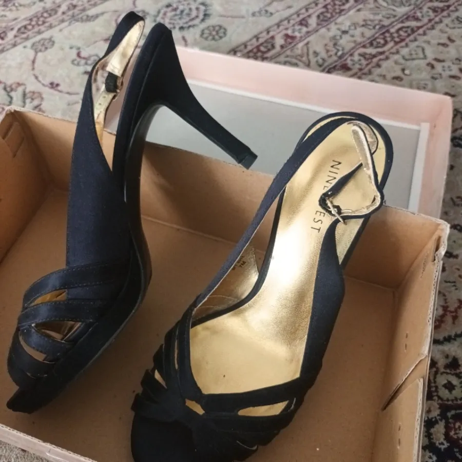 کفش ناین وست آمریکا