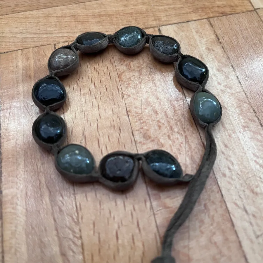 دستنبند سنگ