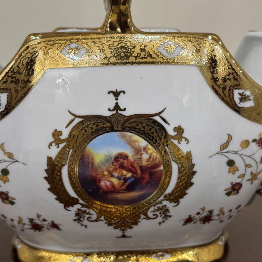 چینی گل برجسته