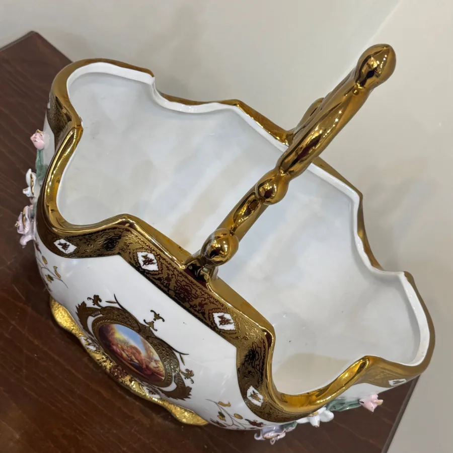 چینی گل برجسته