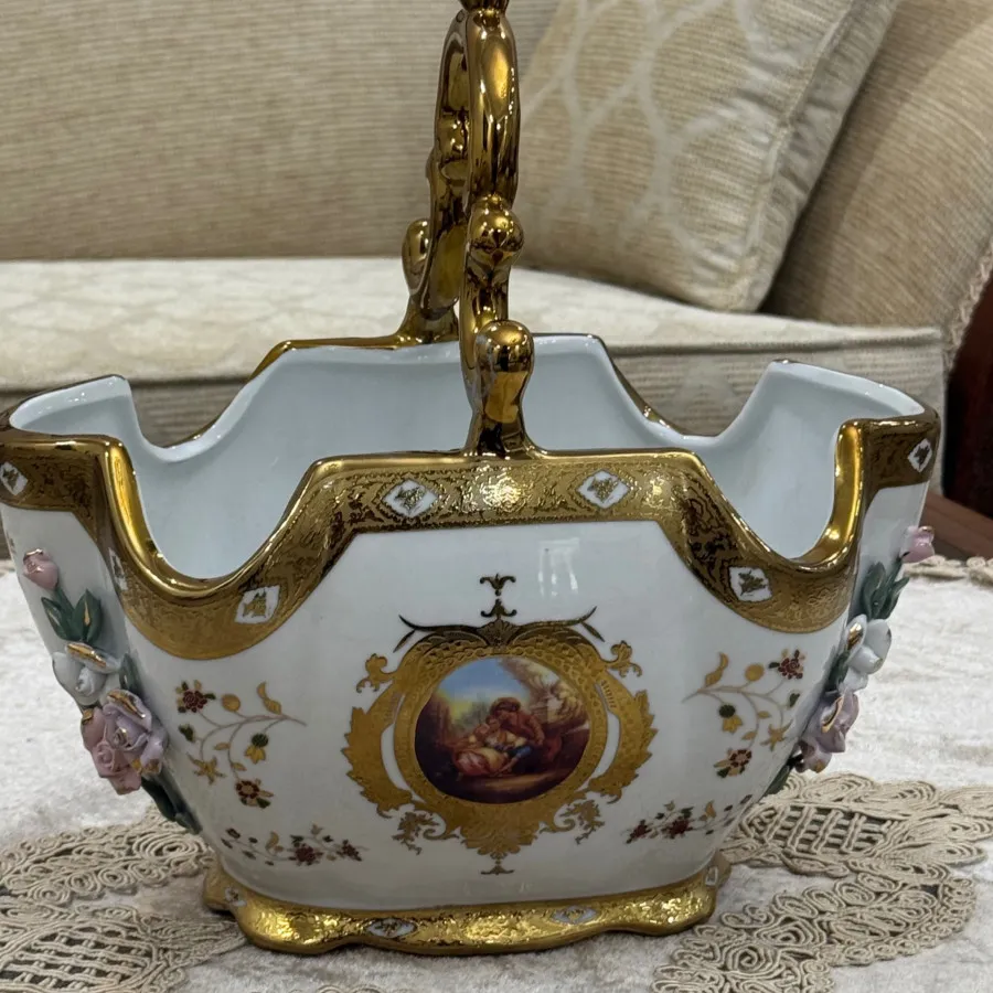 چینی گل برجسته