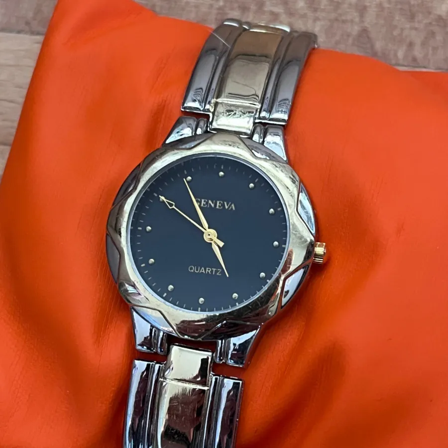 ساعت Geneva فیک