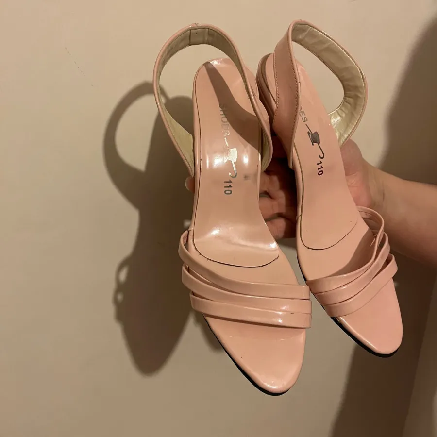 صندل زنانه پاشنه بلند ناز