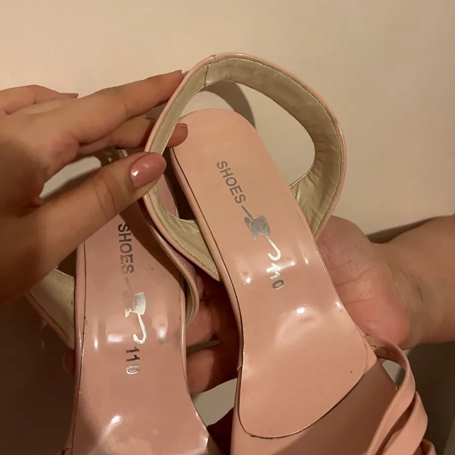 صندل زنانه پاشنه بلند ناز