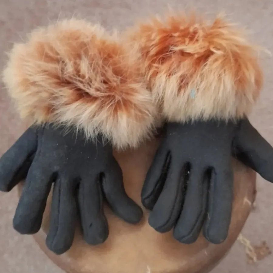 دستکش مینیاتوری قدیمی