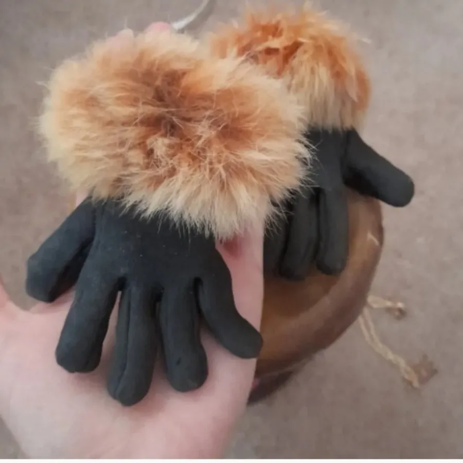 دستکش مینیاتوری قدیمی