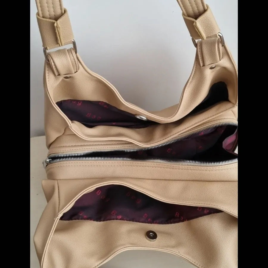 کیف بزرگ کرم