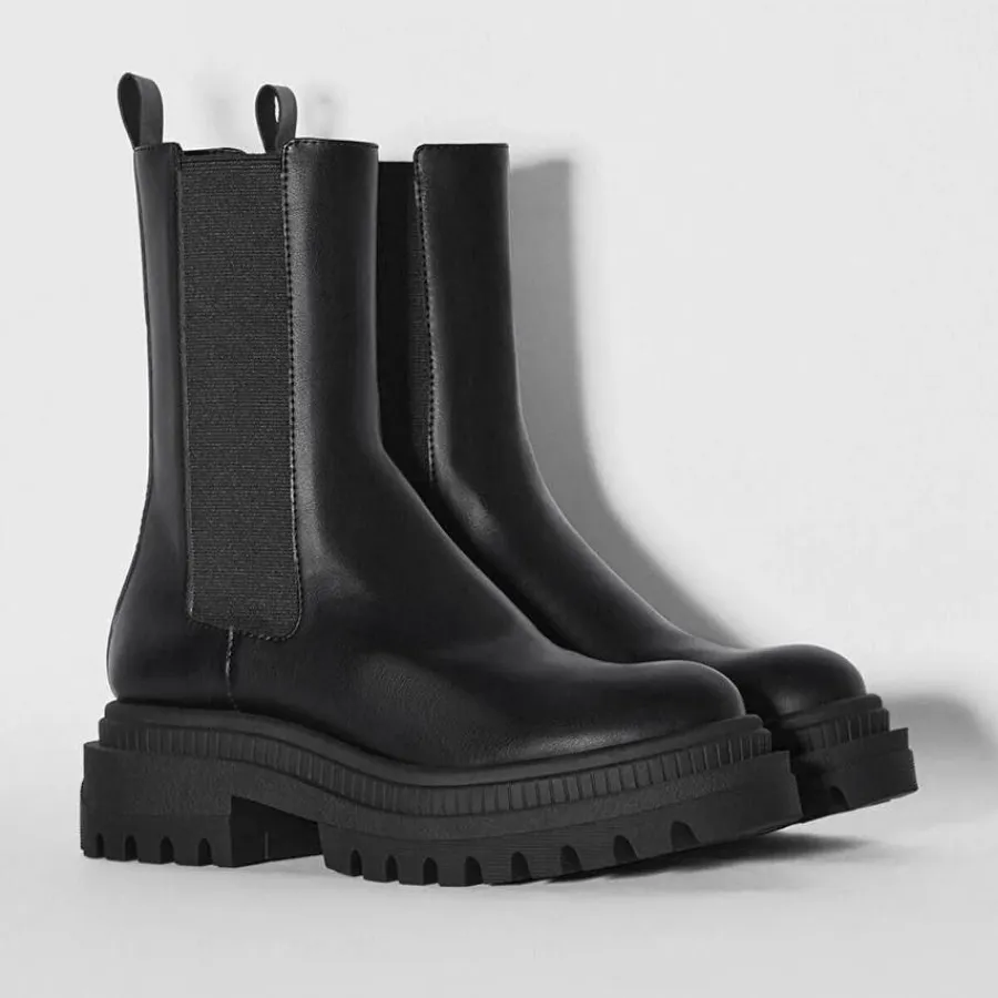 بوت برشکا bershka