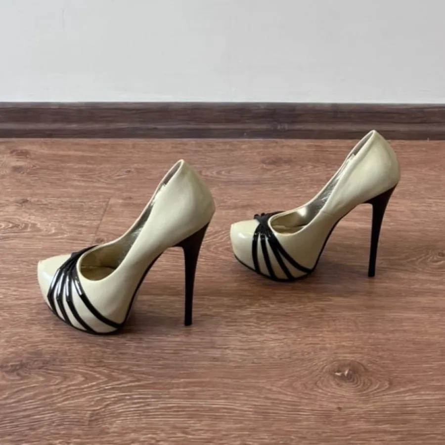 کفش پاشنه بلند