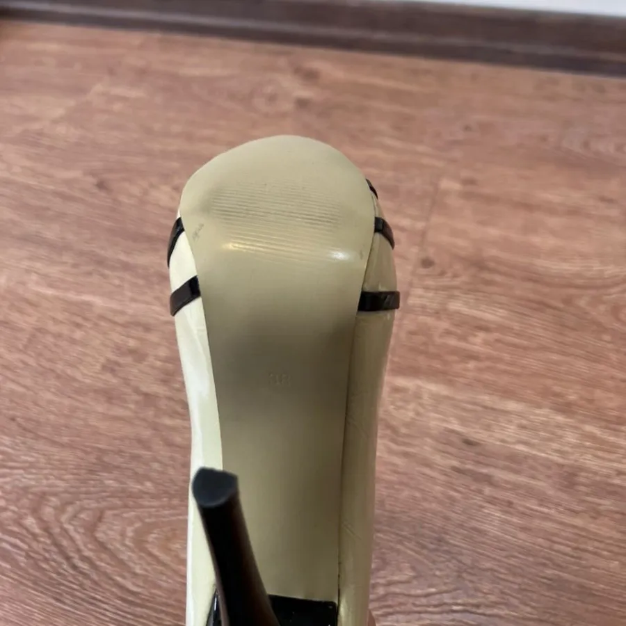 کفش پاشنه بلند