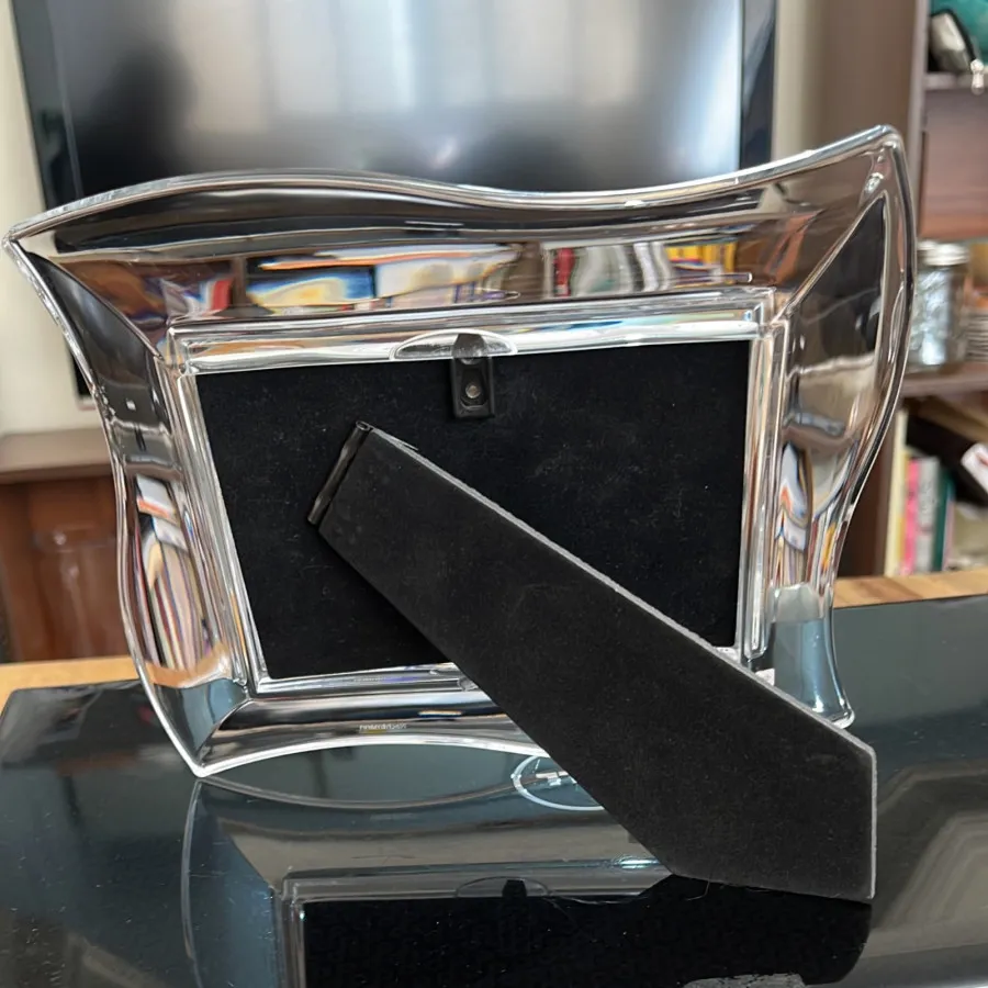 قاب عکس ناخمن