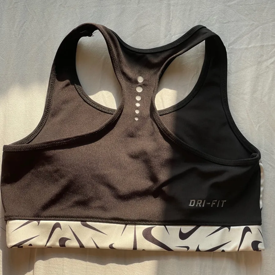 نیم تنه نایکی