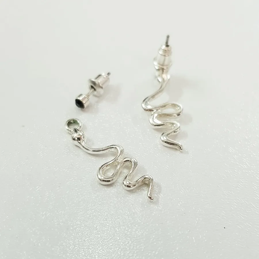 گوشواره نقره ای طرح مار