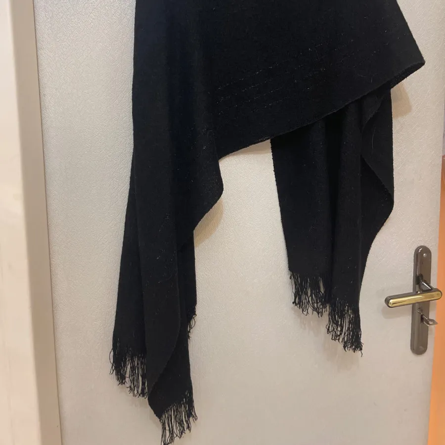 شال ضخیم مشکی