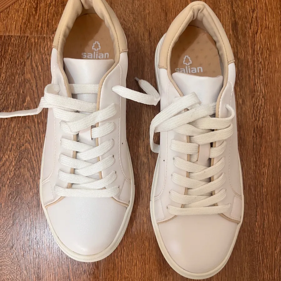 اسنیکر سفید برند سالیان