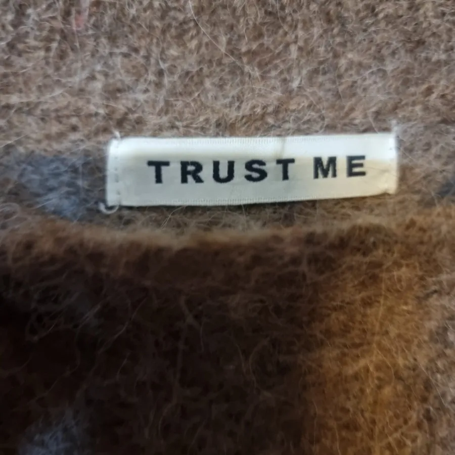 بلوز پشم قهوه ای