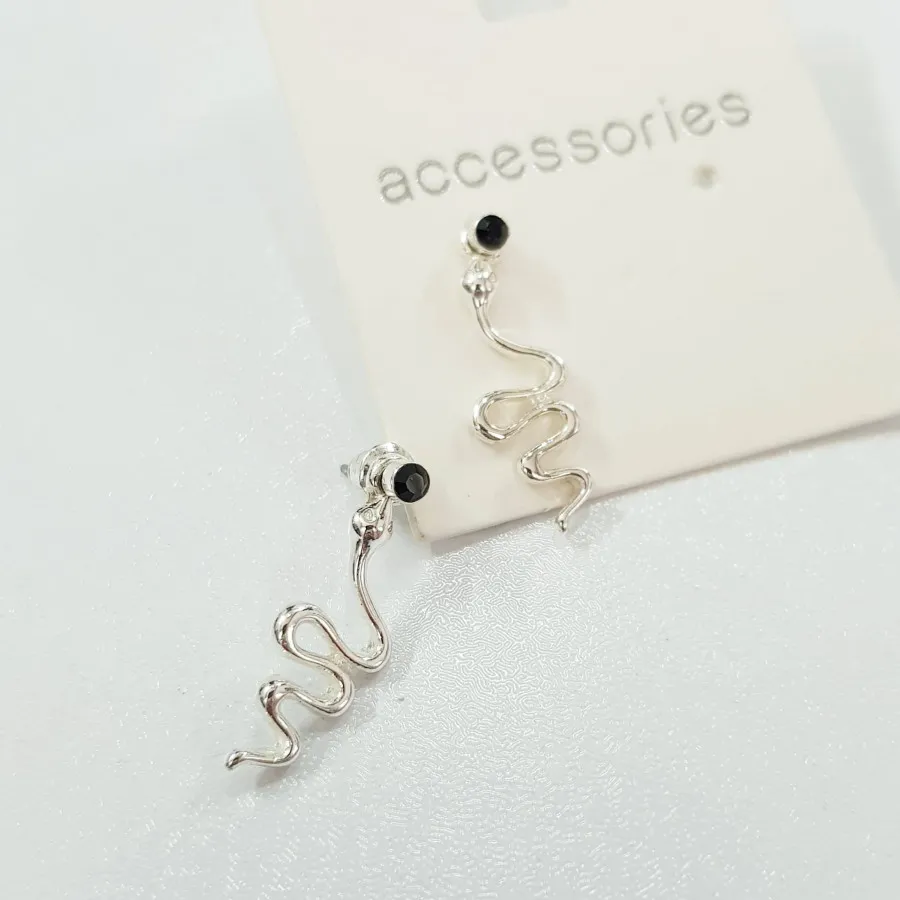 گوشواره طرح مار نقره ای