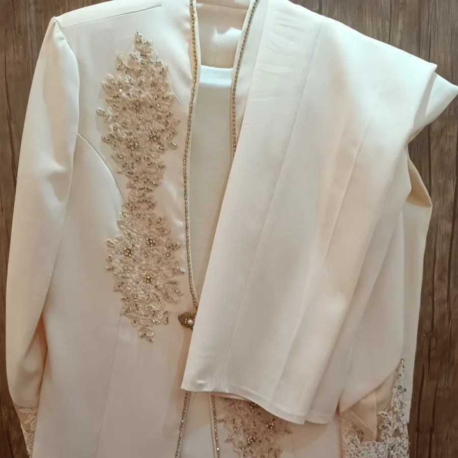 کت و شلوار شیری