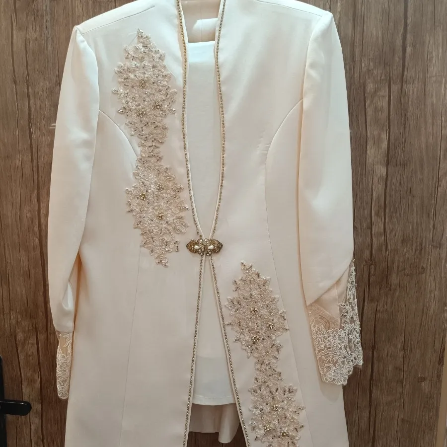 کت و شلوار شیری