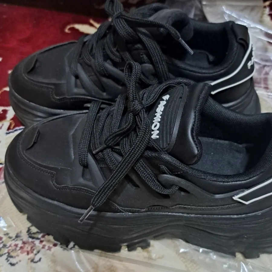 کفش کتانی لژدار