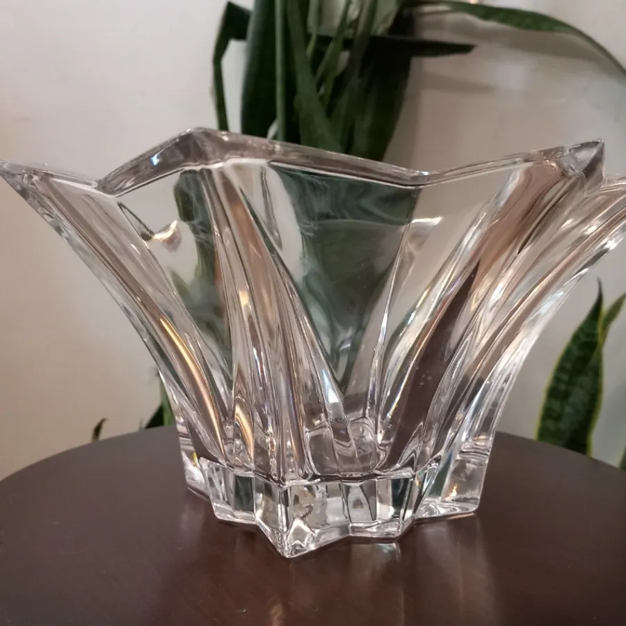 شکلات و آجیل خوری ژاپنی