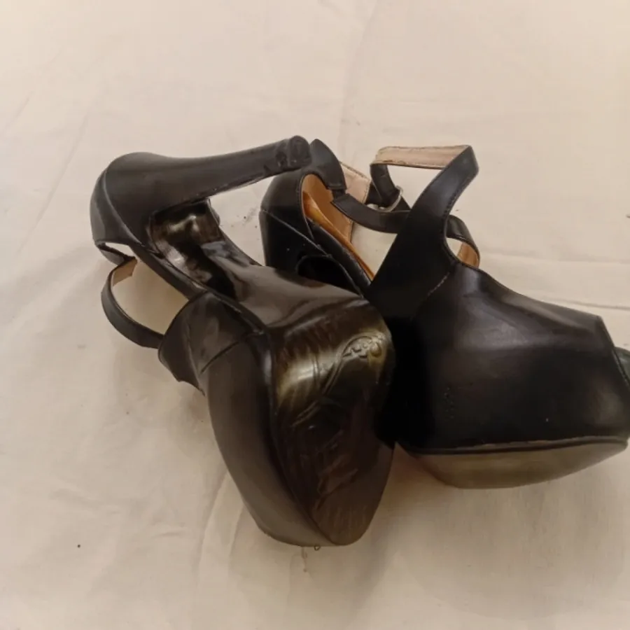 کفش پاشنه بلند ایتالیا یی