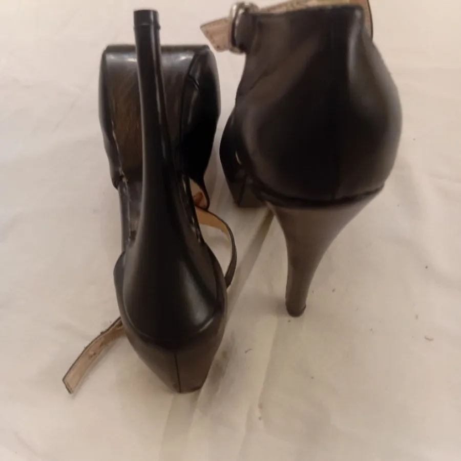 کفش پاشنه بلند ایتالیا یی