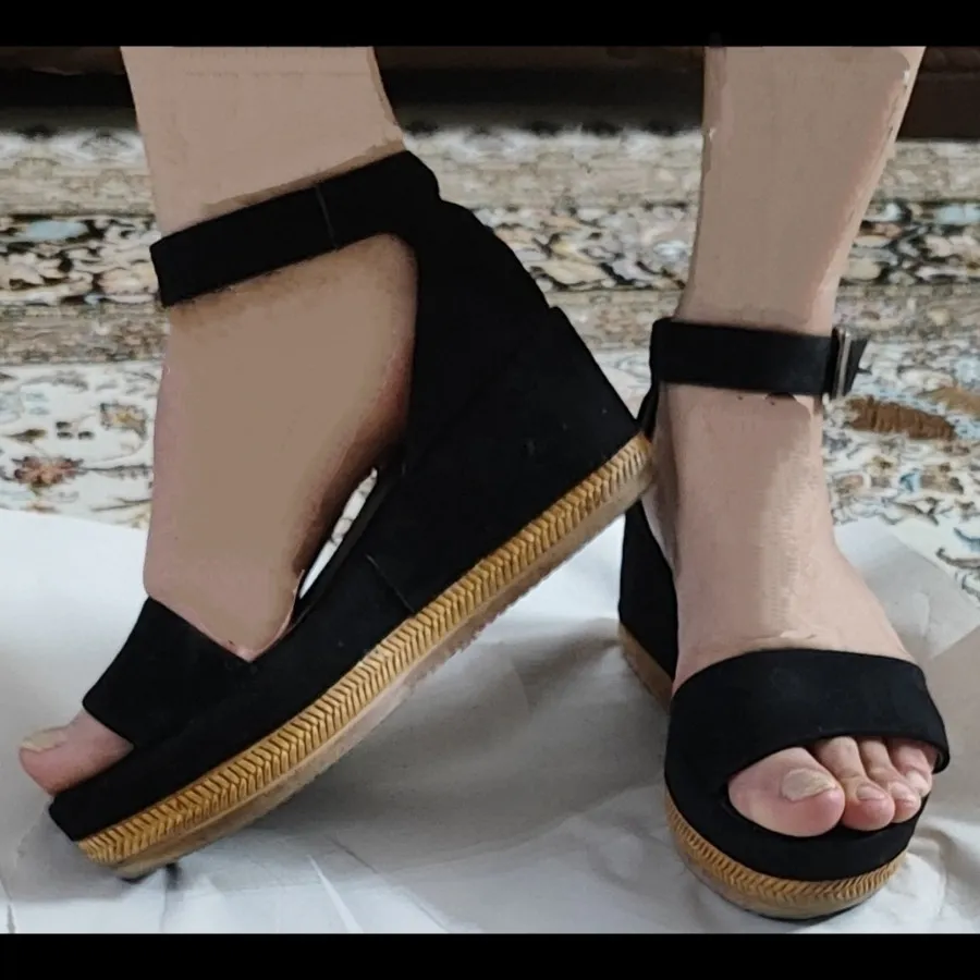 صندل زنانه ی Berand