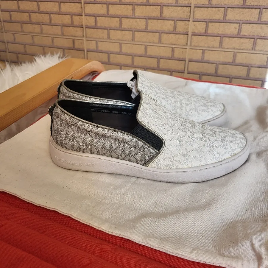 کفش مایکل کورس MK